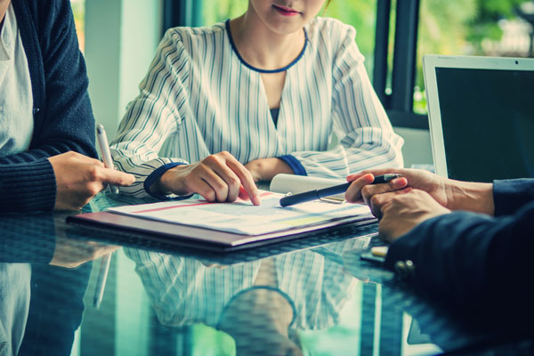 3 business people involved in negotiations